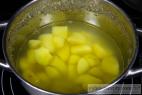 Recept Zemiakový šalát - základný recept - zemiaky - na šalát je varíme aj so šupkou
