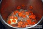 Recept Hovädzie na mrkve so zemiakovou kašou - hovädzie na mrkve - príprava