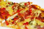 Recept Salámová pikantná pizza - pizza
